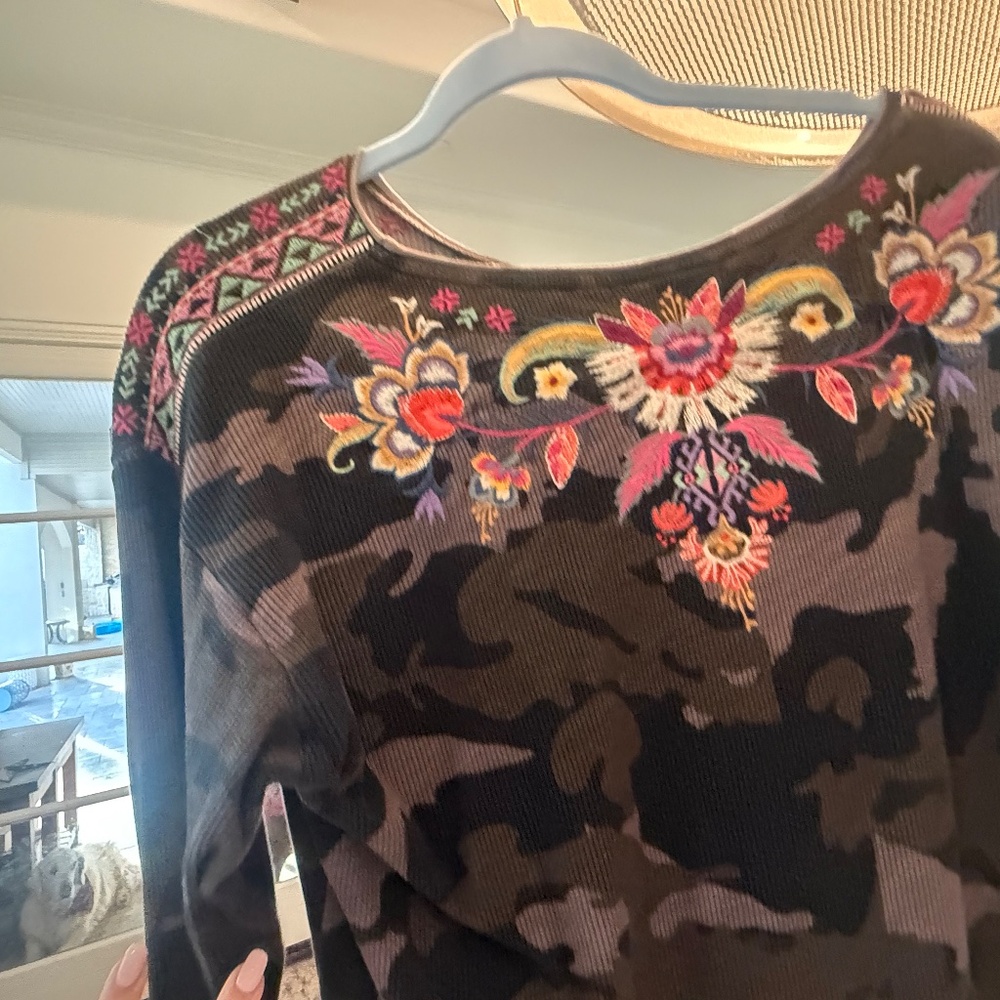 Johnny Was Iota Camo Embroidered Top – Like New – Stunning Detail - Picture 8 of 11